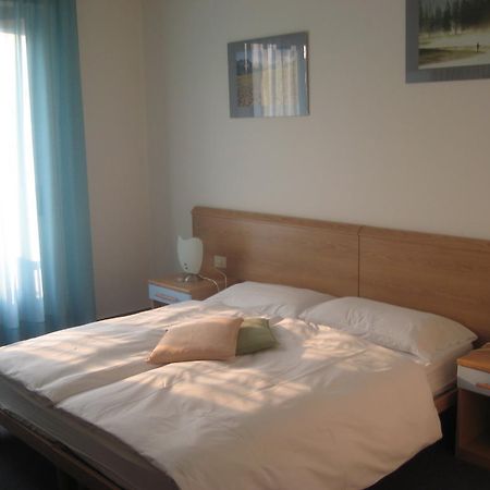 Casa Bianca Hotel มัลเชซิเน ภายนอก รูปภาพ