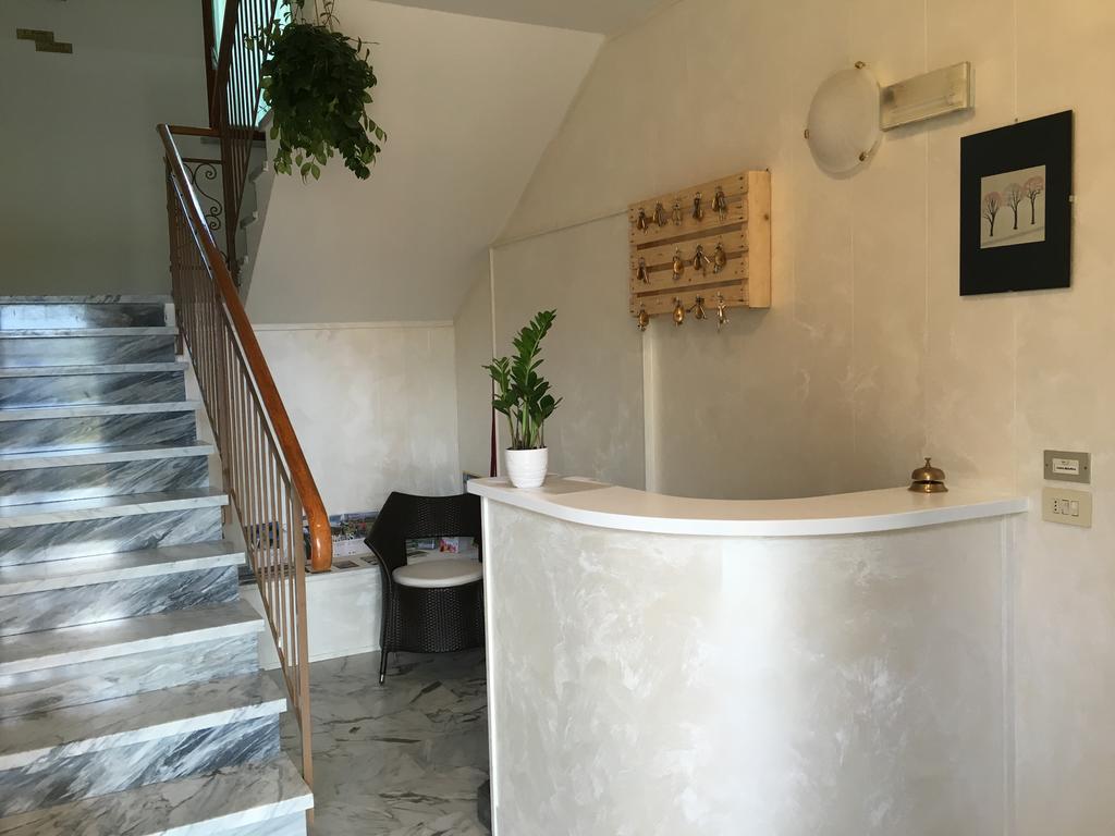 Casa Bianca Hotel มัลเชซิเน ภายนอก รูปภาพ